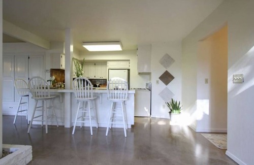 Santa Rosa House | Midcentury-Modern Garden Level Apartment
