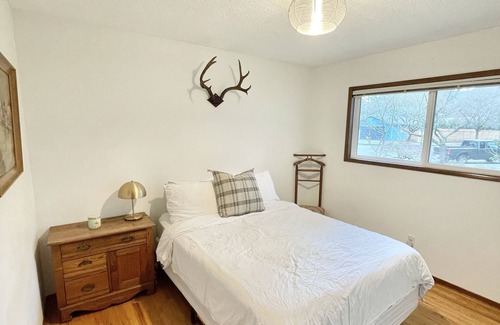 Centennial House | Midcentury Modern Gem - Entire Home - 3bd 2ba