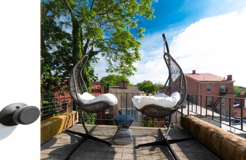 Historic District House | * Midcentury Modern Getaway * Prime Location *