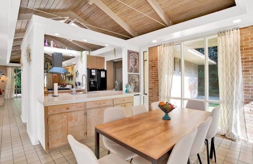 Mobile House | Midcentury Modern-Hot Tub & Pool- Retro Retreat