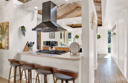 Mobile House | Midcentury Modern-Hot Tub & Pool- Retro Retreat