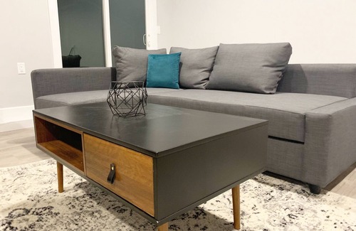 South Bend House | Midcentury Modern Renovation 10 min walk to Notre Dame