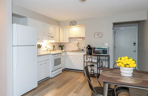 Kettering Apartment | MidCentury Modern - UD WPAFB