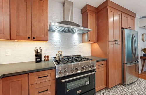 Memorial Hospital Neighborhood House | MidCentury Modern Wine Country Private Pool & Spa