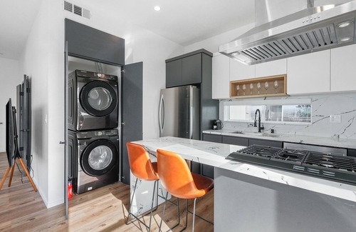 Tri-West Apartment | MidCity 3BR/2BA Townhome with Rooftop, 5 Beds & 2-Car Parking
