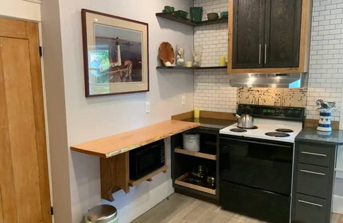 Bath House | MIDCOAST, HISTORIC, FRESH. DOWNTOWN BEAUTIFUL BATH with Laundry