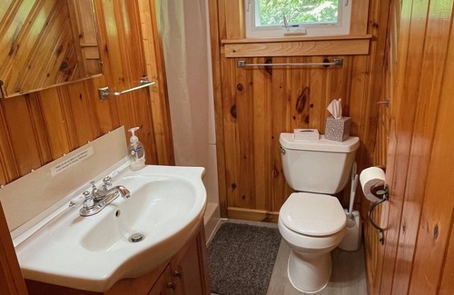 Waldoboro Cottage | Midcoast Maine Lakefront Cottage in the Woods