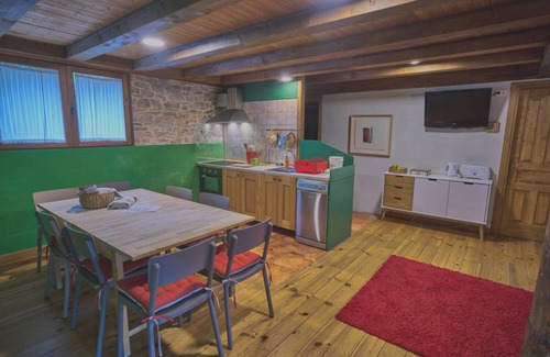 Ulle Cottage | Middle Apartment, Casapirineos