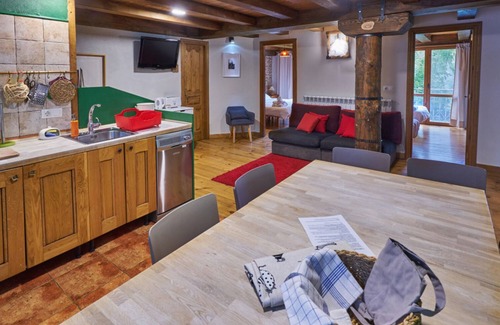 Ulle Cottage | Middle Apartment, Casapirineos