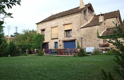 Ulle Cottage | Middle Apartment, Casapirineos