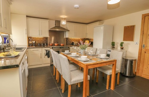 Haworth House | MIDDLE BARN, family friendly, character holiday cottage in Haworth