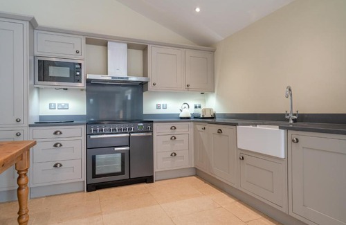 Dyrham House | Middle Barn