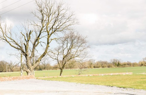 Stoney Stretton House | MIDDLE COTTAGE, pet friendly, character holiday cottage in Westbury