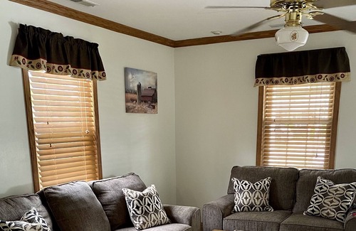 Glen Dale House | Middle Gem-Newly Renovated house with everything you will need. Prime location!