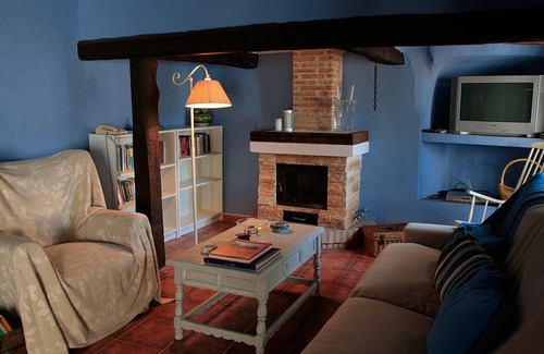 Olmeda de las Fuentes Cottage | middle house rural house