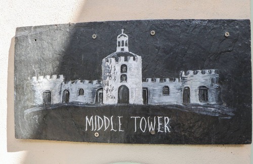 Betchworth House | MIDDLE TOWER, character holiday cottage in Reigate