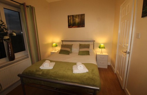 Chesterfield House | Middlecroft House Staveley by Smart Corporate Stays