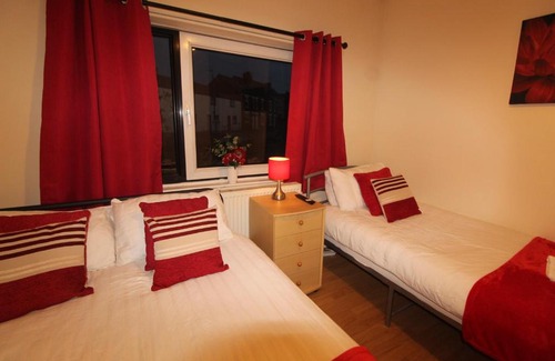 Chesterfield House | Middlecroft House Staveley by Smart Corporate Stays