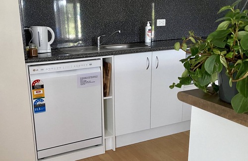 Collingwood Park Villa | Middleton Bay Retreat - beach villa near golf club, Foxtel, Wifi, Ducted Heating
