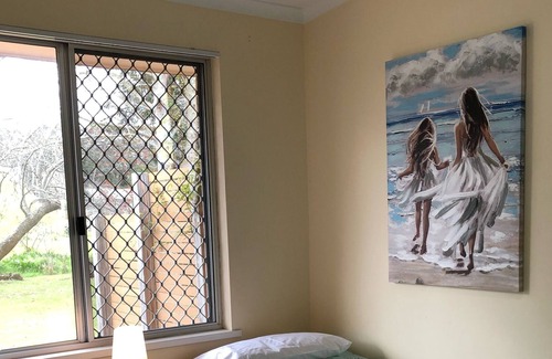 Mira Mar Apartment | Middleton Mews Unit 5 .....Affordable Quiet Central Location to CBD