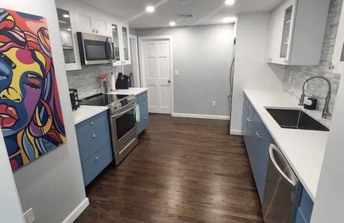 Newport East Apartment | Middletown Modern Apartment - RIBryan Property