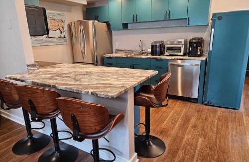 Newport East Apartment | Middletown Modern Townhouse