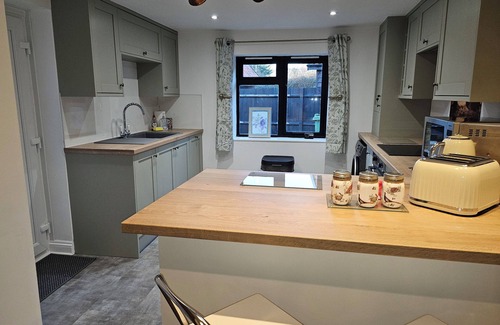 Harleston Cottage | Middletree ideal modern cottage pet friendly