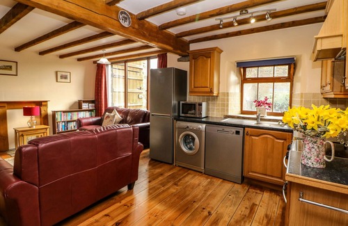 Peak District Cottage | MIDFEATHER COTTAGE, family friendly, with a garden in Edale
