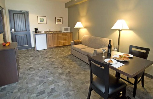 Midland Hotel | Midland Inn & Suites