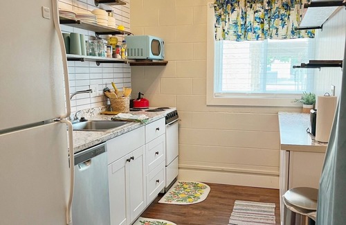 Hays House | MIDMOD ON SIXTH - Fun retro house downtown!