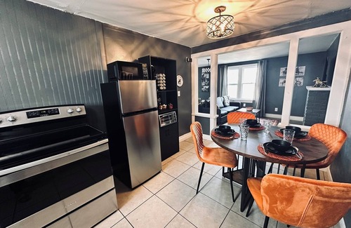 Russell Condo | Midnight Cowboy-1 Bed/1 Bath Condo-Kitchen/Living Room/Fireplace/Walkin Shower-Sleeps Up to 4PP