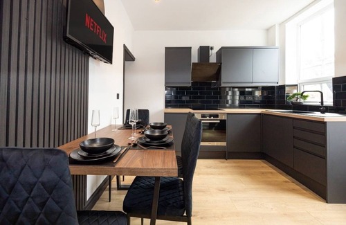 Leigh House | Midnight Manor High Speed Wi-Fi