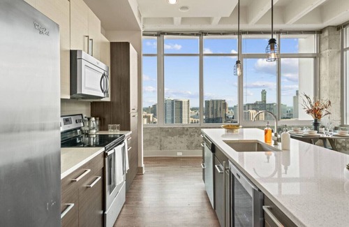 Peachtree Center Apartment | Midnight Magnolia Loft | 1503
