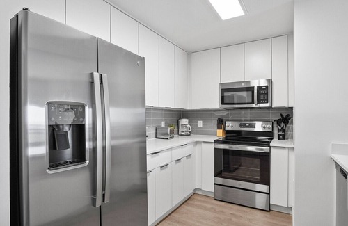 Charlotte Center City Apartment | Midnight Marvel | Amazing City Views, Free Parking