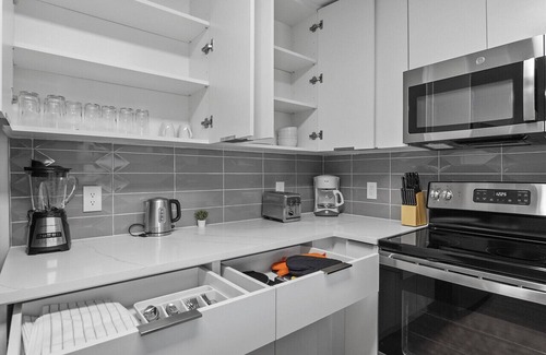 Charlotte Center City Apartment | Midnight Marvel | Amazing City Views, Free Parking