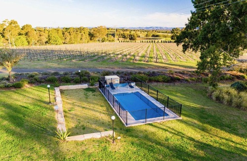 Lovedale House | Midnight's Promise - Promise 1