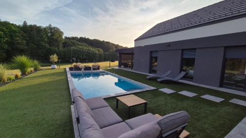 Cerkvenjak Villa | Midnight Villa