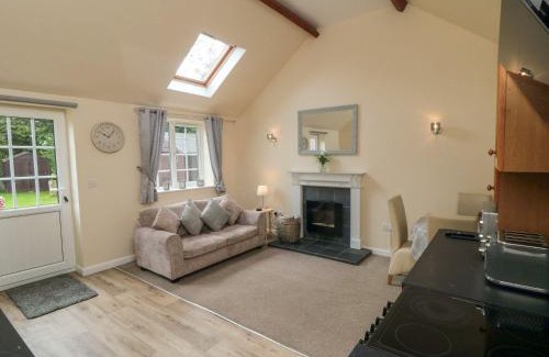 Malton House | Midsummer Cottage