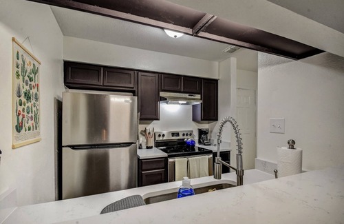 Medical Center District House | Midterm Getaway Summa
