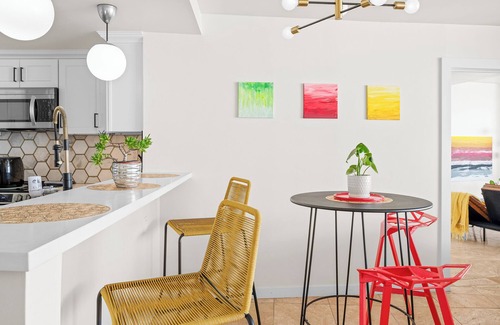 East Village Condo | Midterm High-Rise 3Bed 2 Bath Views, Massage Chair, Pool