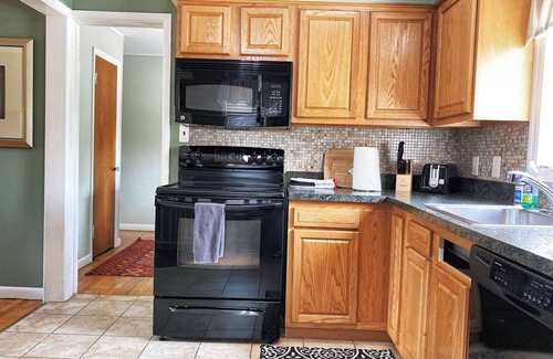 Ferndale House | Midterm Rental-BizTravelers-Families