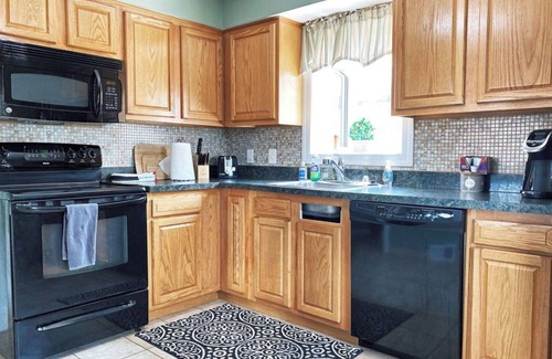 Ferndale House | Midterm Rental-BizTravelers-Families
