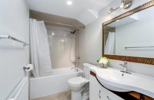 Oakwood Village Apartment | Midtown 2 Bedroom Apartment