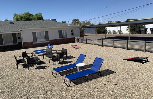 Encanto Apartment | Midtown 2BR by St. Joseph's | *Covered Parking*