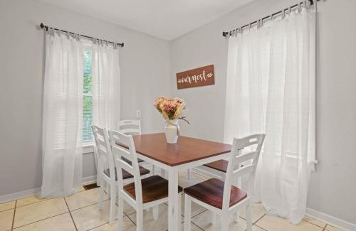 Knight Park House | Midtown 2BR Home Near DT and G Aquarium