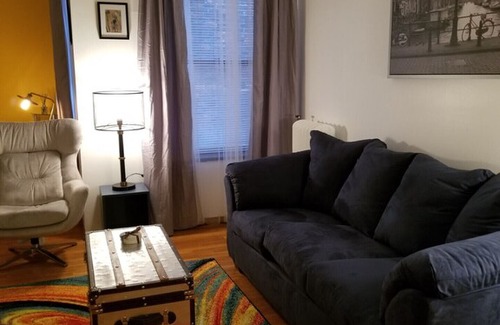 Midtown Apartment | Midtown Apartment to Downtown Fun