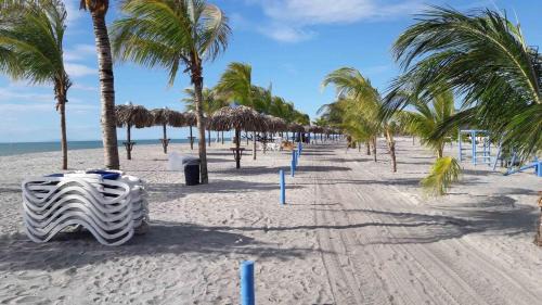 Playa Blanca Apartment | Midtown Apto in Town Center