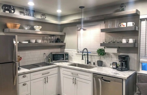 Boulevard Park House | Midtown Charm: Loft & Private Parking—Perfect Spot