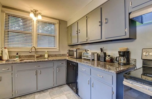 Lenox House | Midtown Charm walkable to Overton Square