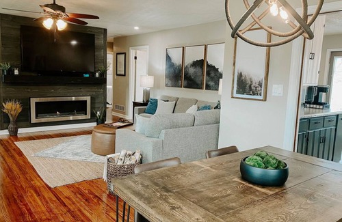 Owensboro Cottage | Midtown Cottage- Self Check-In & Centrally Located in Owensboro